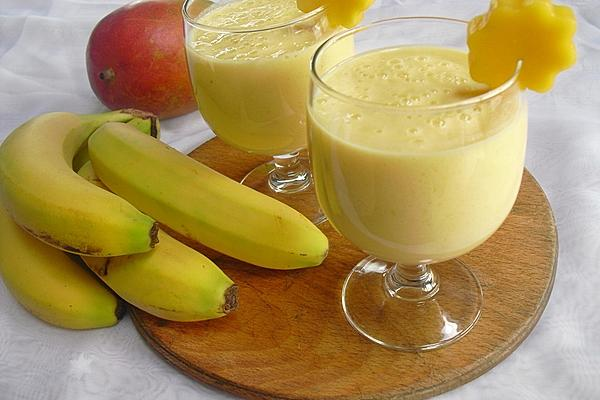 Smoothie mit Mango und Bananen